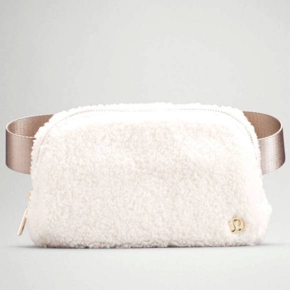lululemon athletica Handbags - NWT Lululemon Everywhere fleece belt bag